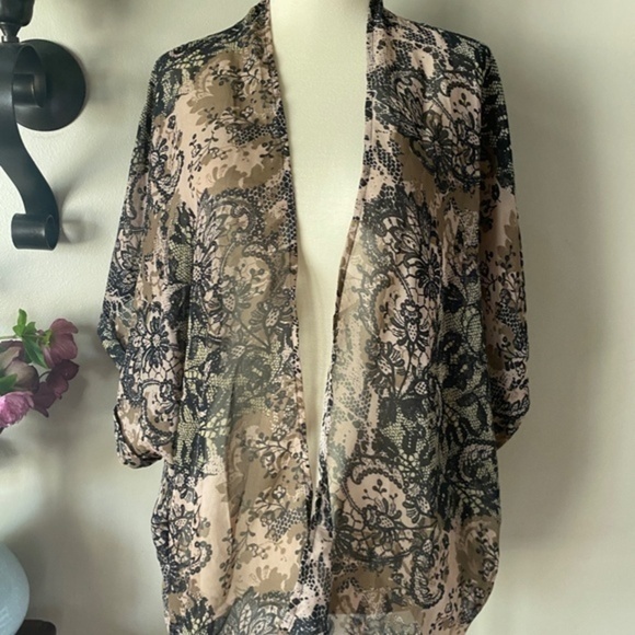 Charlee Tan and Black Floral Kimono Medium - Picture 1 of 7